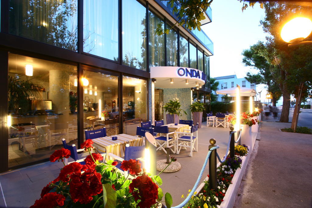 Hotel Onda Marina Misano Adriatico Bagian luar foto