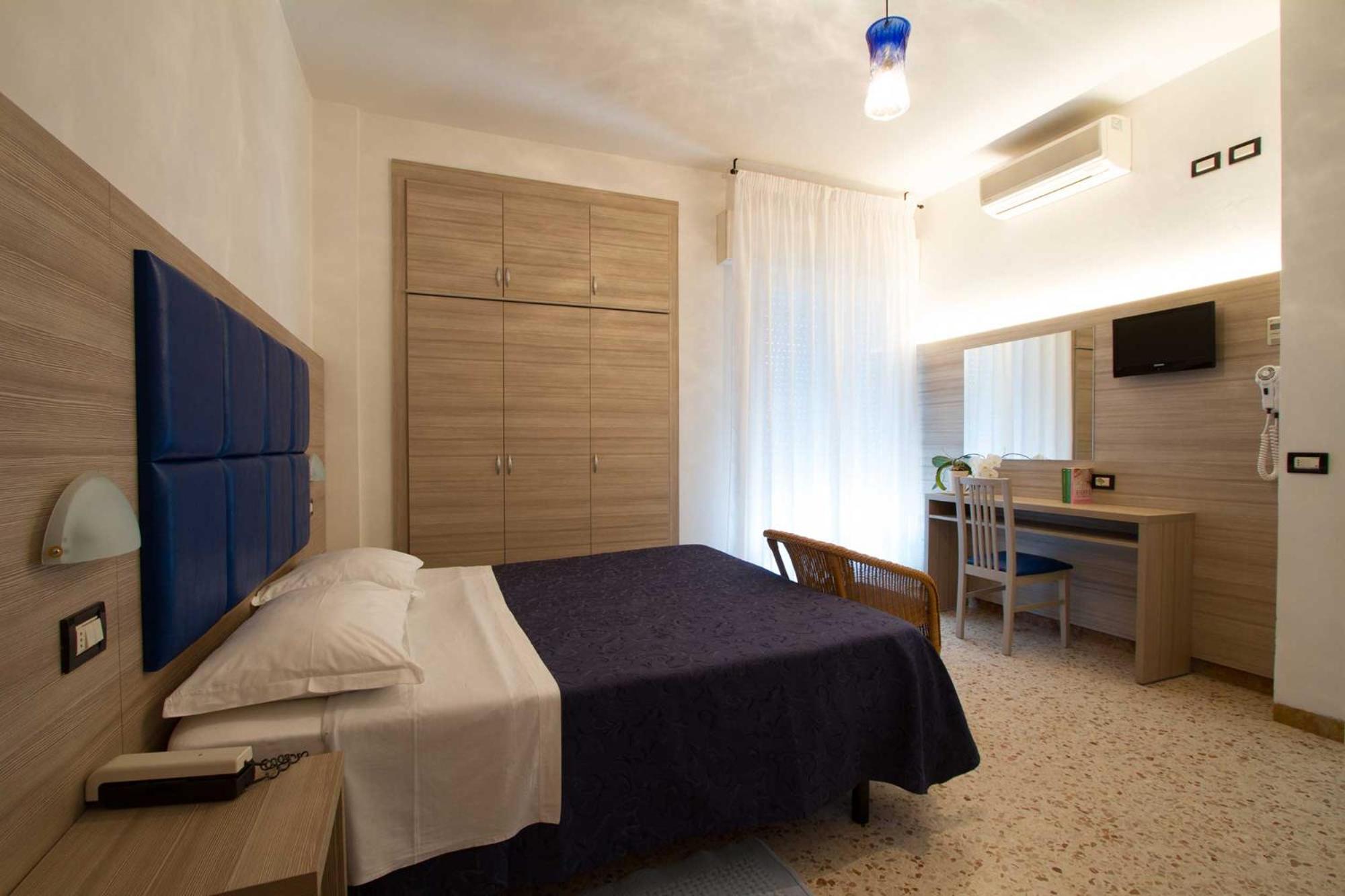 Hotel Onda Marina Misano Adriatico Bagian luar foto