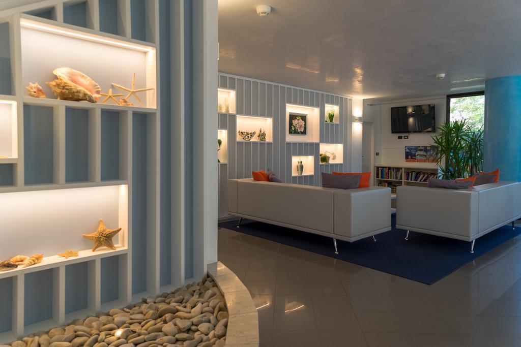 Hotel Onda Marina Misano Adriatico Bagian luar foto