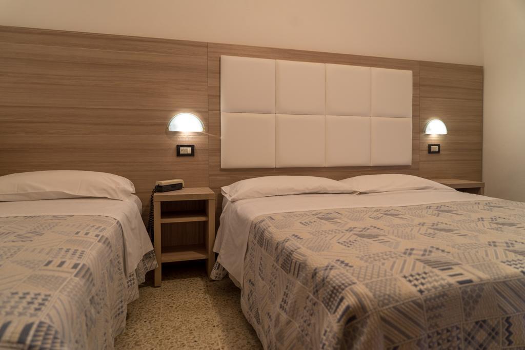 Hotel Onda Marina Misano Adriatico Ruang foto
