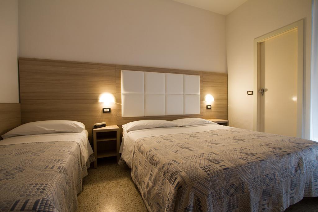 Hotel Onda Marina Misano Adriatico Bagian luar foto