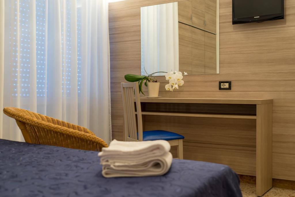 Hotel Onda Marina Misano Adriatico Bagian luar foto