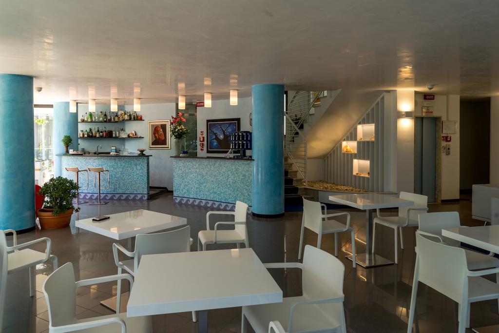 Hotel Onda Marina Misano Adriatico Bagian luar foto